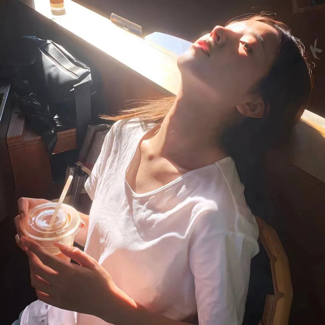 蜜蜂酿蜜